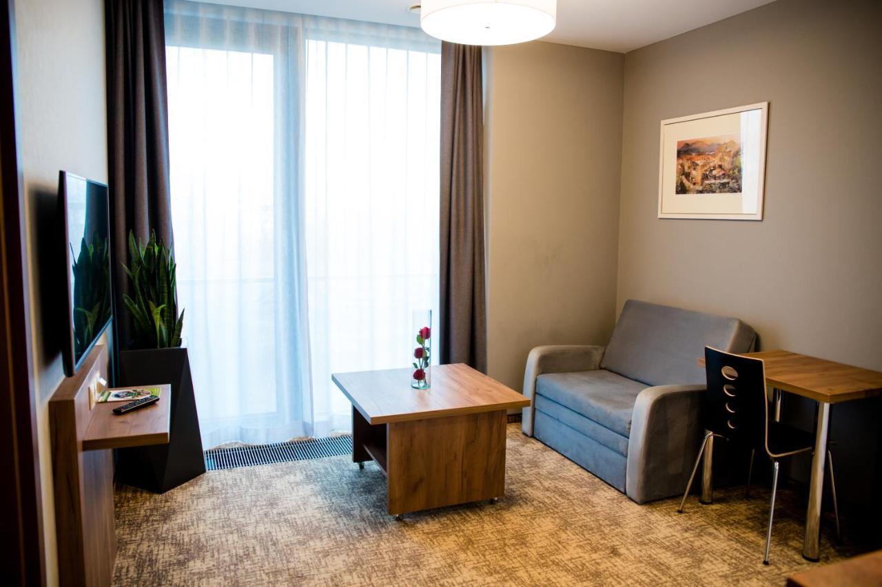อพาร์ต โฮเทล 12 Hotel เชชูฟ ภายนอก รูปภาพ